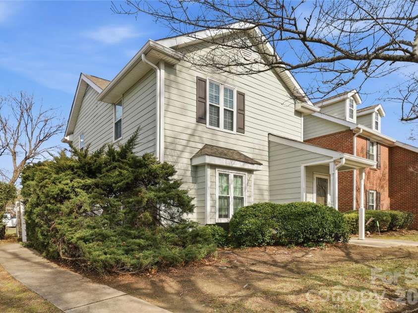 9209 Kings Canyon Drive, Charlotte, NC 28210.  MLS# CAR4340050, YatesRealty ID 6055. 
