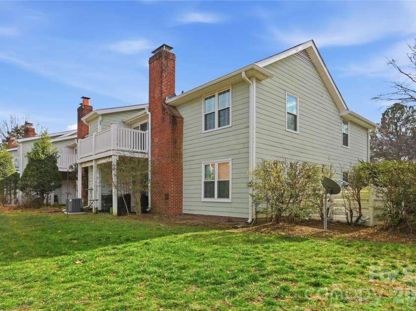 9209 Kings Canyon Drive, Charlotte, NC 28210.  MLS# CAR4340050, YatesRealty ID 6055. 