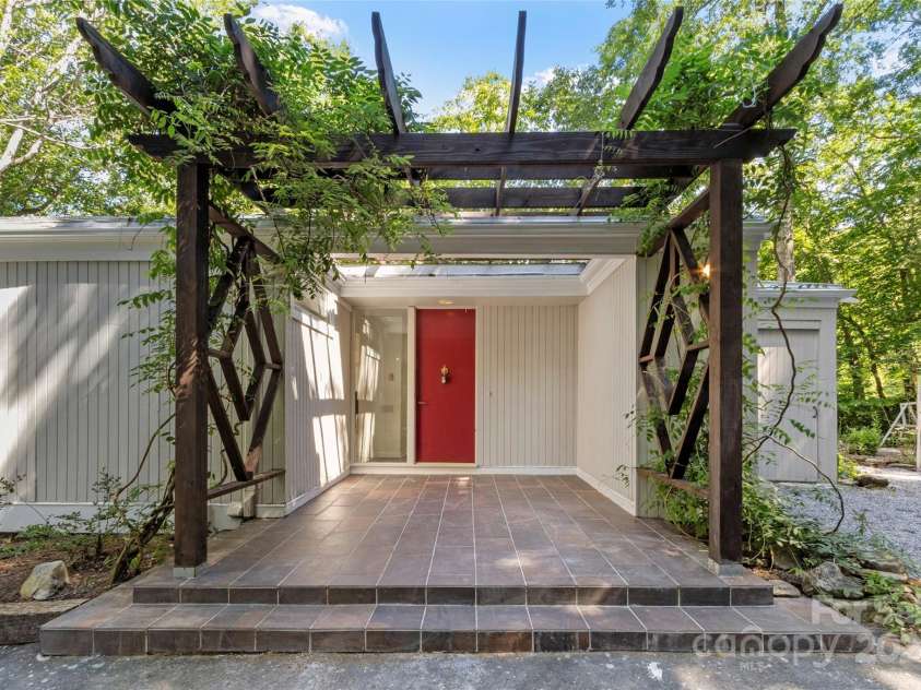 141 Wildflower Road, Spruce Pine, NC 28777.  MLS# CAR4157310, YatesRealty ID 6056. 