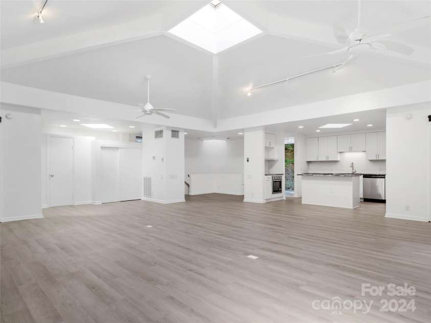 141 Wildflower Road, Spruce Pine, NC 28777.  MLS# CAR4157310, YatesRealty ID 6056. 