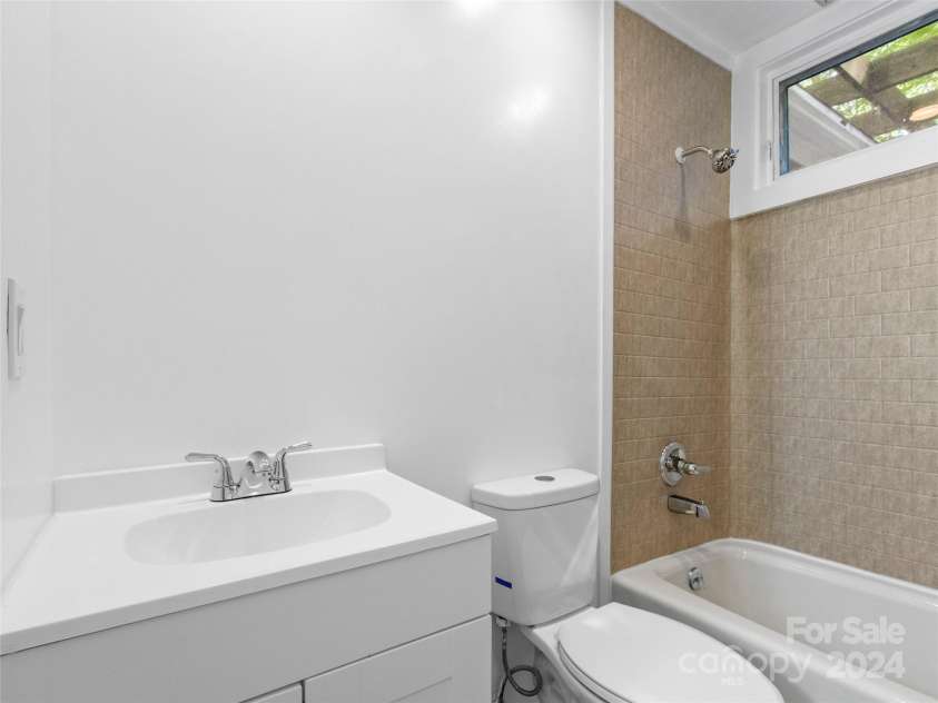 141 Wildflower Road, Spruce Pine, NC 28777.  MLS# CAR4157310, YatesRealty ID 6056. 