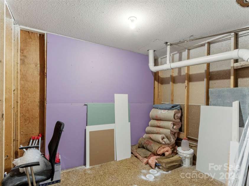 141 Wildflower Road, Spruce Pine, NC 28777.  MLS# CAR4157310, YatesRealty ID 6056. 