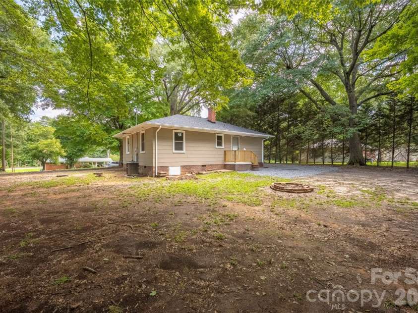 146 Staton Road, Gastonia, NC 28056.  MLS# CAR4349751, YatesRealty ID 6057. 