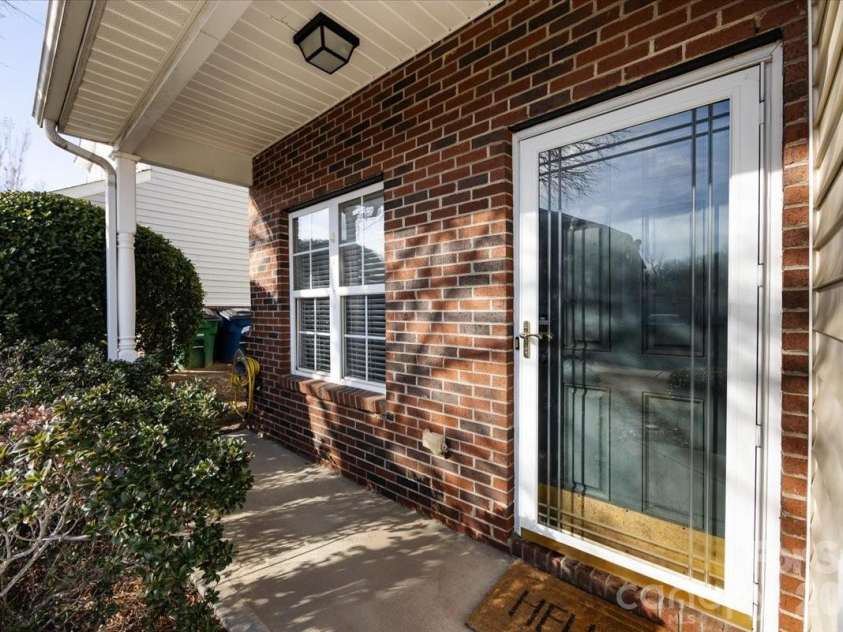 224 Azteca Drive, Matthews, NC 28104.  MLS# CAR4345591, YatesRealty ID 6058. 