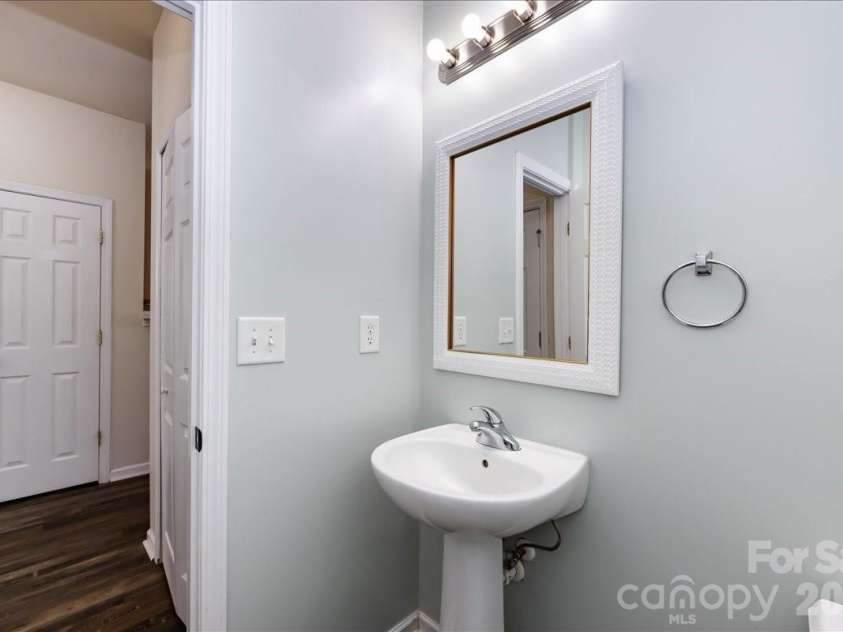 224 Azteca Drive, Matthews, NC 28104.  MLS# CAR4345591, YatesRealty ID 6058. 
