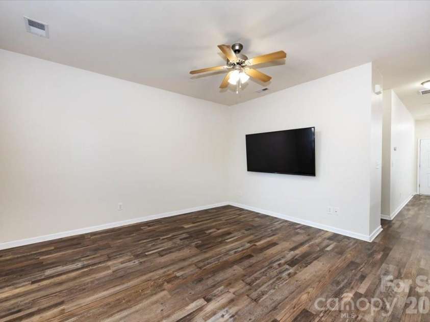 224 Azteca Drive, Matthews, NC 28104.  MLS# CAR4345591, YatesRealty ID 6058. 