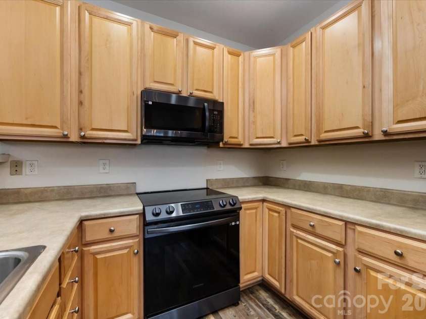 224 Azteca Drive, Matthews, NC 28104.  MLS# CAR4345591, YatesRealty ID 6058. 