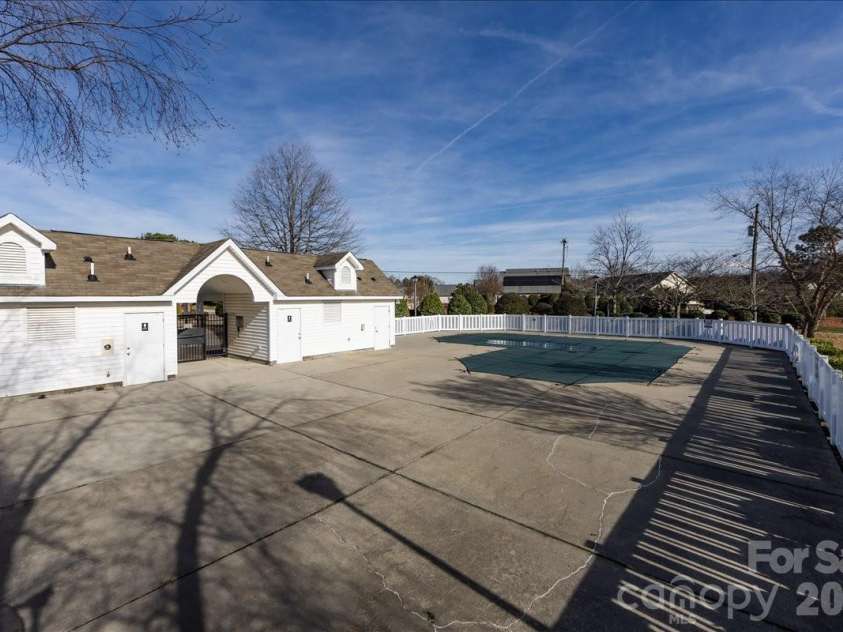 224 Azteca Drive, Matthews, NC 28104.  MLS# CAR4345591, YatesRealty ID 6058. 