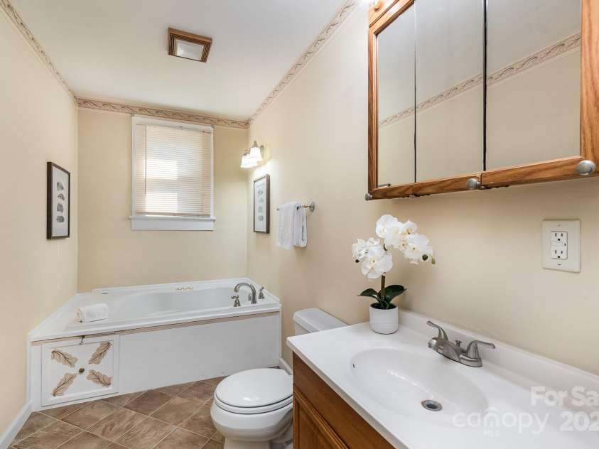 205 Martin Luther King Jr Avenue, Salisbury, NC 28144.  MLS# CAR4167401, YatesRealty ID 606. 