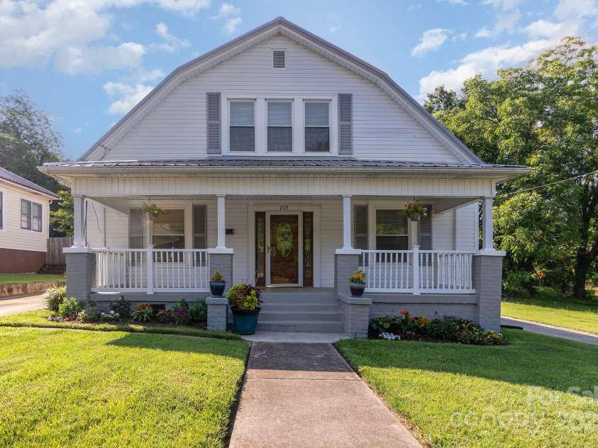 205 Martin Luther King Jr Avenue, Salisbury, NC 28144.  MLS# CAR4167401, YatesRealty ID 606. 