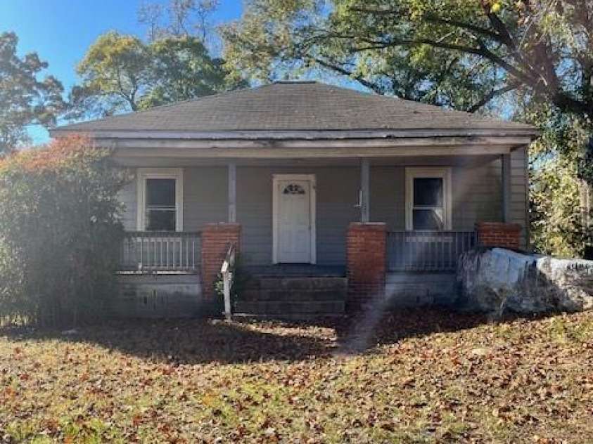 70 Holly Street, Great Falls, SC 29055.  MLS# CAR4319183, YatesRealty ID 606. 