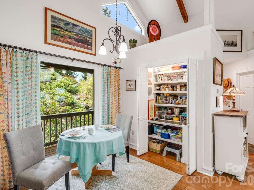 133 Club House Drive, Burnsville, NC 28714.  MLS# CAR4357061, YatesRealty ID 6060. 