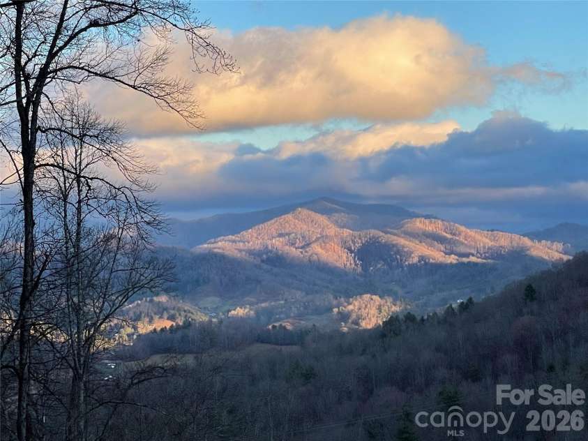 133 Club House Drive, Burnsville, NC 28714.  MLS# CAR4357061, YatesRealty ID 6060. 