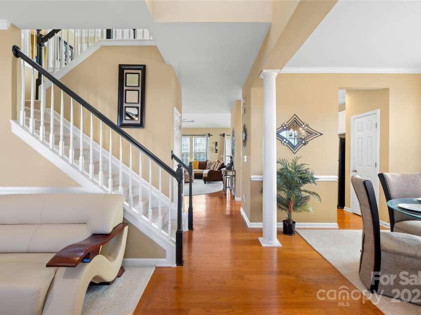 9813 Hanberry Boulevard, Charlotte, NC 28213.  MLS# CAR4218381, YatesRealty ID 6061. 