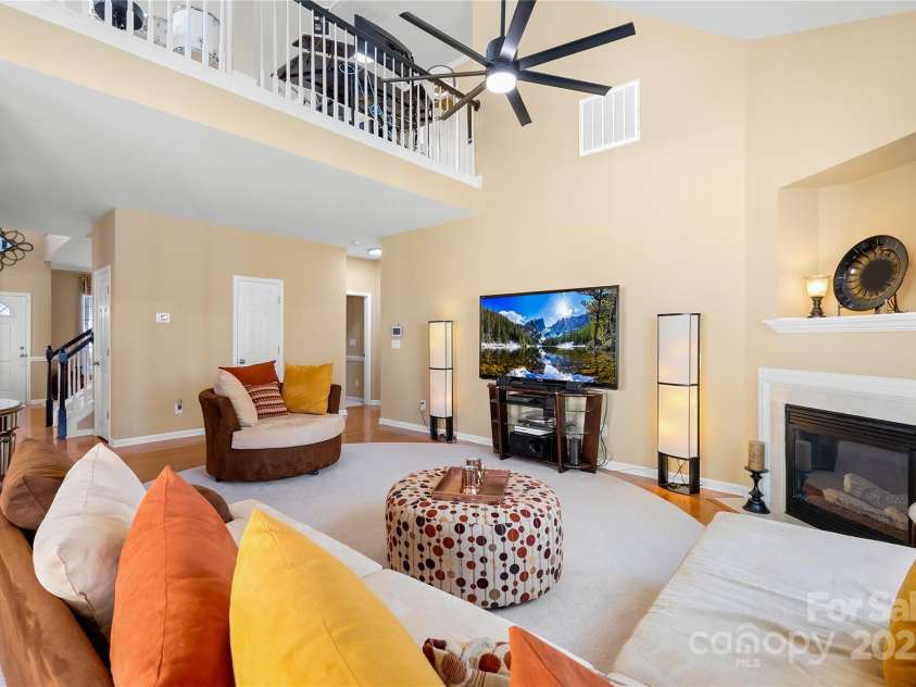 9813 Hanberry Boulevard, Charlotte, NC 28213.  MLS# CAR4218381, YatesRealty ID 6061. 