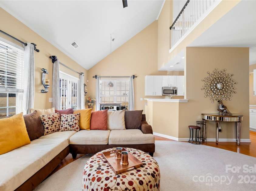 9813 Hanberry Boulevard, Charlotte, NC 28213.  MLS# CAR4218381, YatesRealty ID 6061. 