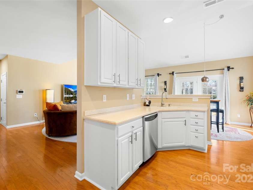 9813 Hanberry Boulevard, Charlotte, NC 28213.  MLS# CAR4218381, YatesRealty ID 6061. 