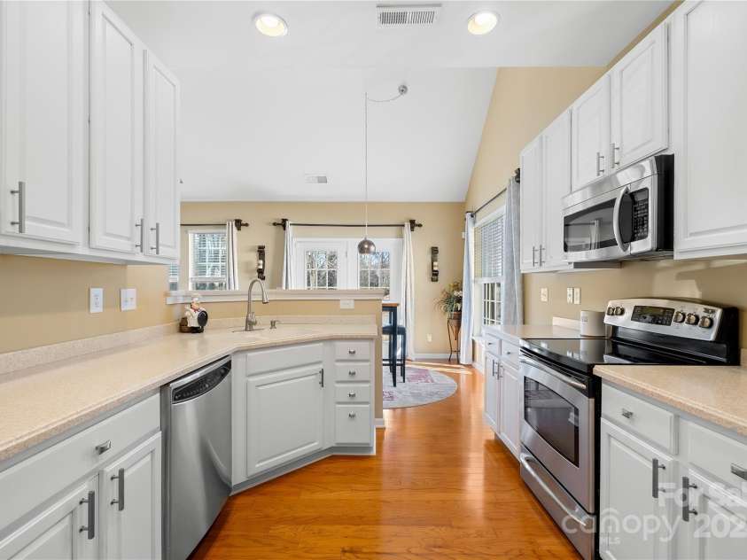 9813 Hanberry Boulevard, Charlotte, NC 28213.  MLS# CAR4218381, YatesRealty ID 6061. 