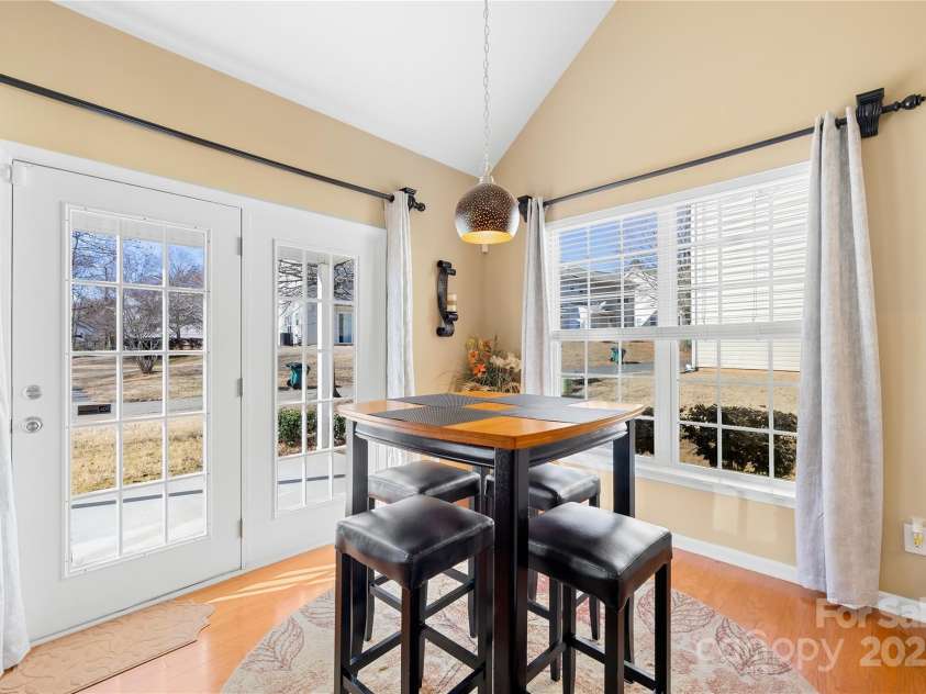 9813 Hanberry Boulevard, Charlotte, NC 28213.  MLS# CAR4218381, YatesRealty ID 6061. 