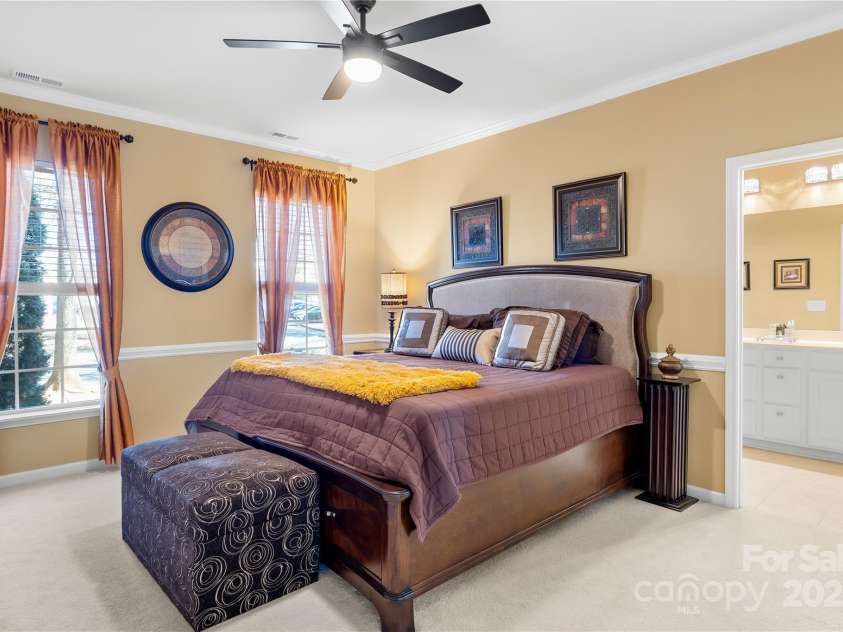 9813 Hanberry Boulevard, Charlotte, NC 28213.  MLS# CAR4218381, YatesRealty ID 6061. 