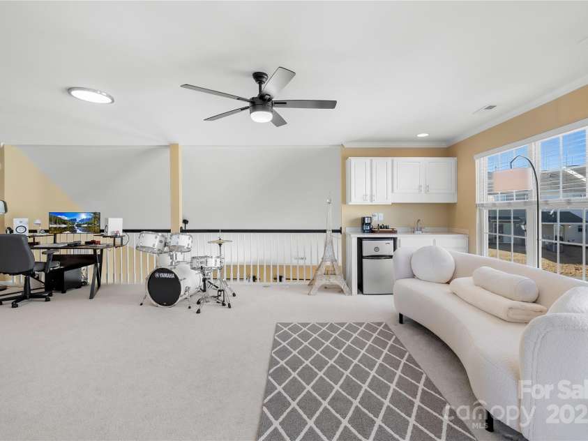 9813 Hanberry Boulevard, Charlotte, NC 28213.  MLS# CAR4218381, YatesRealty ID 6061. 