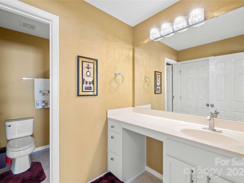 9813 Hanberry Boulevard, Charlotte, NC 28213.  MLS# CAR4218381, YatesRealty ID 6061. 