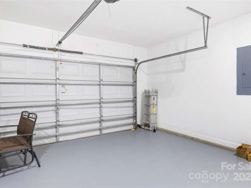 9813 Hanberry Boulevard, Charlotte, NC 28213.  MLS# CAR4218381, YatesRealty ID 6061. 