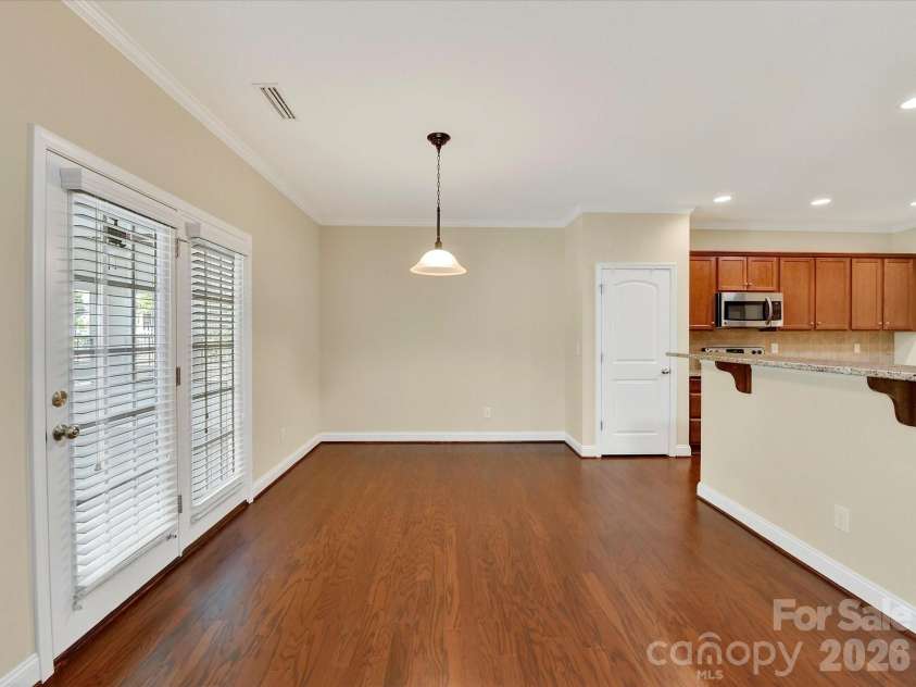 21277 Summerbrook Drive, Cornelius, NC 28031.  MLS# CAR4355875, YatesRealty ID 6062. Spacious Breakfast Area with extra seating options available at the Kitchen bar