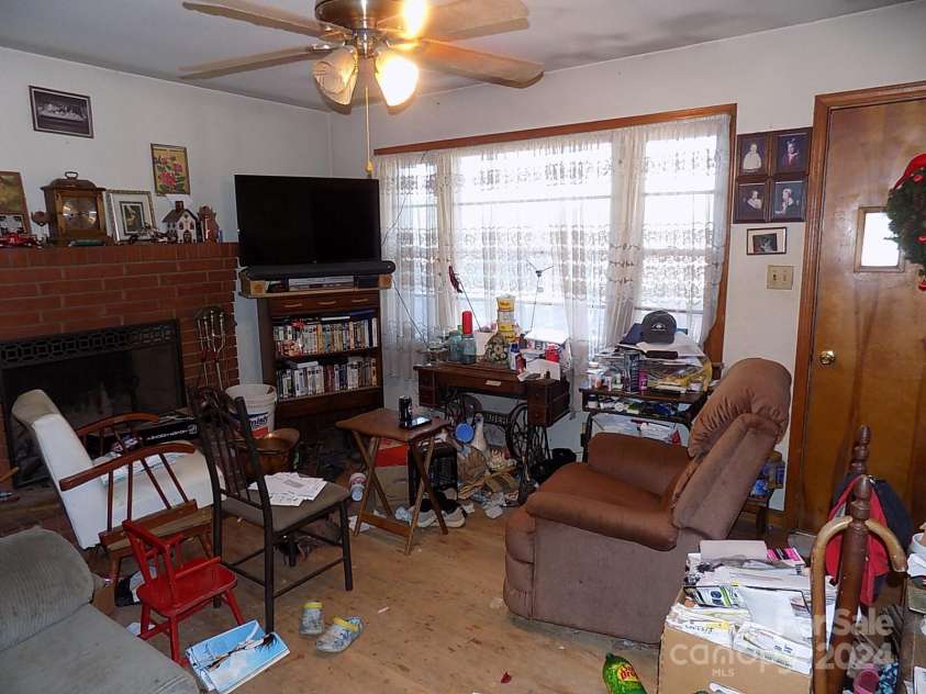 405 Sherwood Drive, Bessemer City, NC 28016.  MLS# CAR4167847, YatesRealty ID 6063. Living Room