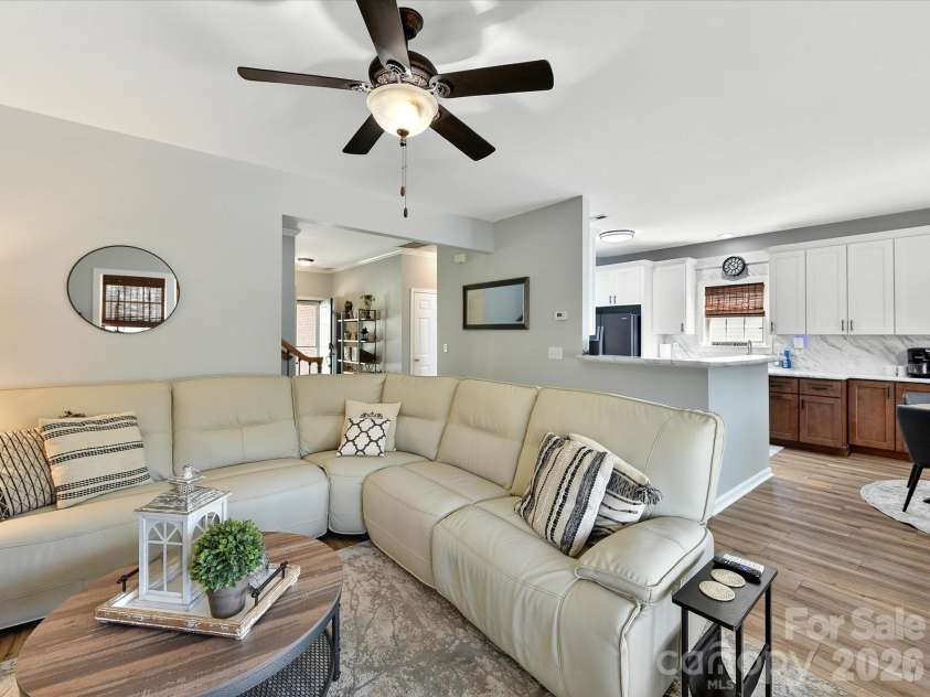 12305 Chickasaw Drive, Huntersville, NC 28078.  MLS# CAR4359393, YatesRealty ID 6064. Open-concept great room seamlessly flows into the kitchen, creating a bright and functional space ideal for everyday living and entertaining.