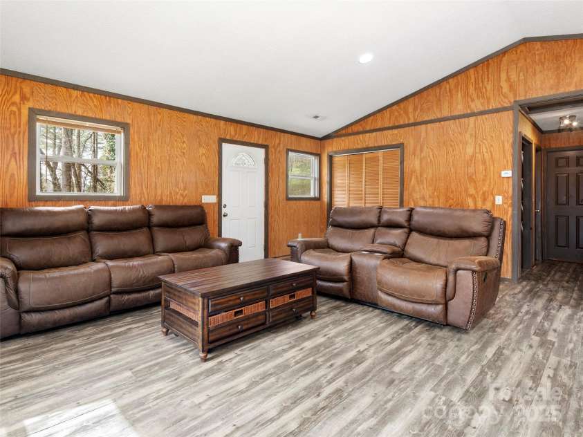 521 Lake Falls Road, Hendersonville, NC 28739.  MLS# CAR4237136, YatesRealty ID 6066. 