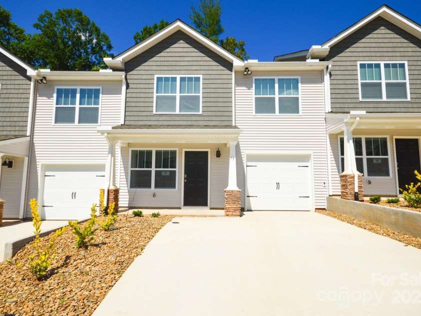 72 Cain Hollow Way, Asheville, NC 28806.  MLS# CAR4297272, YatesRealty ID 6066. 