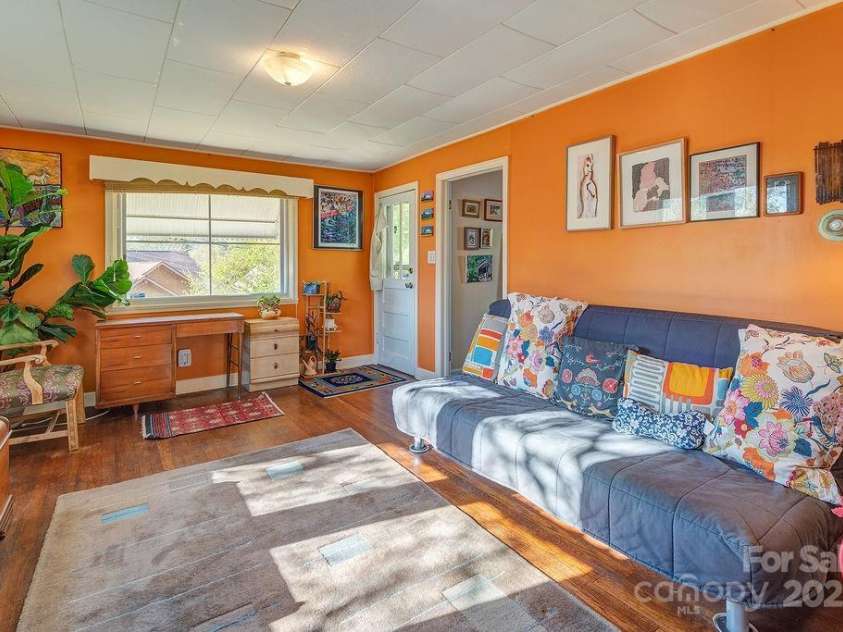 32 Merion Drive, Asheville, NC 28806.  MLS# CAR4314740, YatesRealty ID 6067. 
