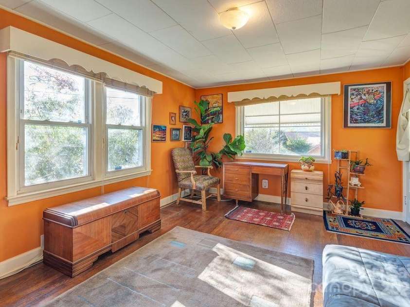 32 Merion Drive, Asheville, NC 28806.  MLS# CAR4314740, YatesRealty ID 6067. 