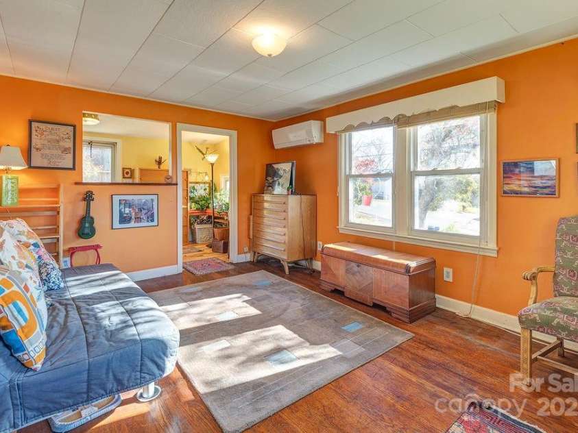 32 Merion Drive, Asheville, NC 28806.  MLS# CAR4314740, YatesRealty ID 6067. 
