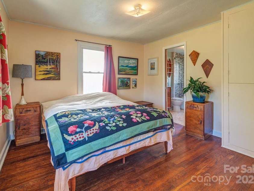 32 Merion Drive, Asheville, NC 28806.  MLS# CAR4314740, YatesRealty ID 6067. 