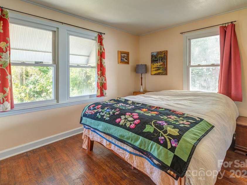 32 Merion Drive, Asheville, NC 28806.  MLS# CAR4314740, YatesRealty ID 6067. 