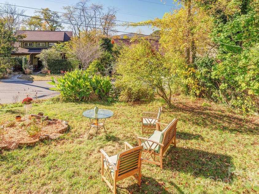 32 Merion Drive, Asheville, NC 28806.  MLS# CAR4314740, YatesRealty ID 6067. 