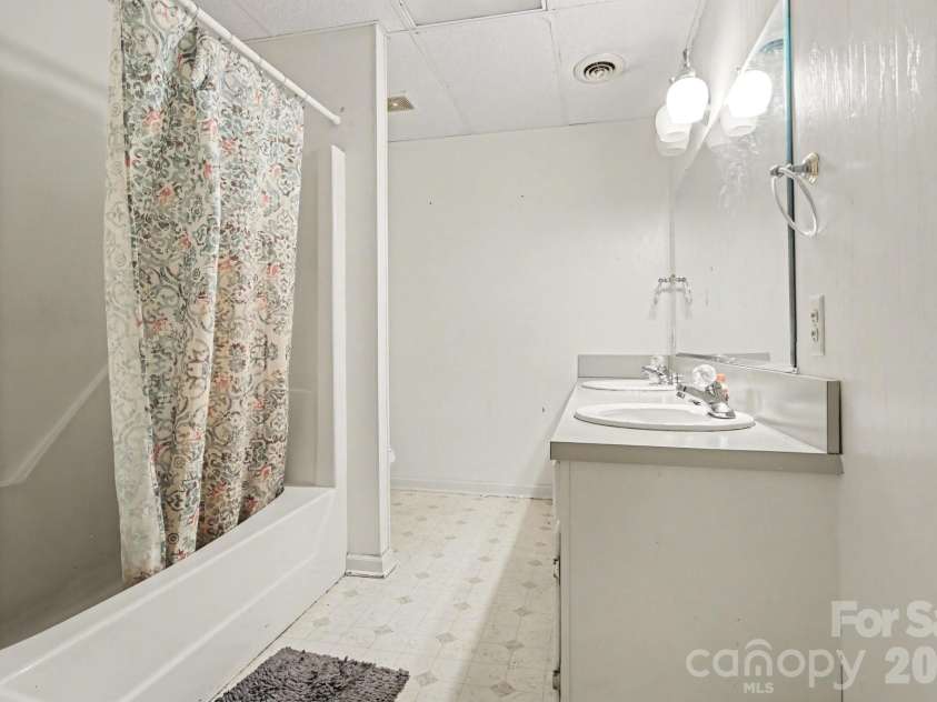 236 Tussey Road, Lexington, NC 27295.  MLS# CAR4355726, YatesRealty ID 6068. 