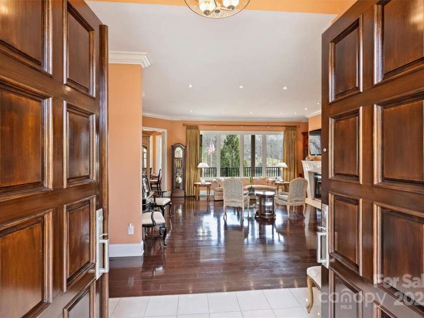 8720 Island Point Road, Charlotte, NC 28278.  MLS# CAR4235188, YatesRealty ID 6069. 