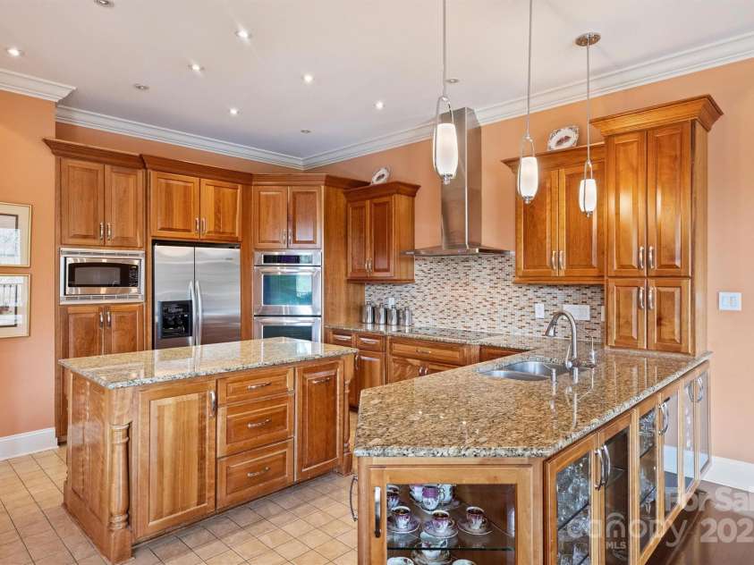 8720 Island Point Road, Charlotte, NC 28278.  MLS# CAR4235188, YatesRealty ID 6069. 