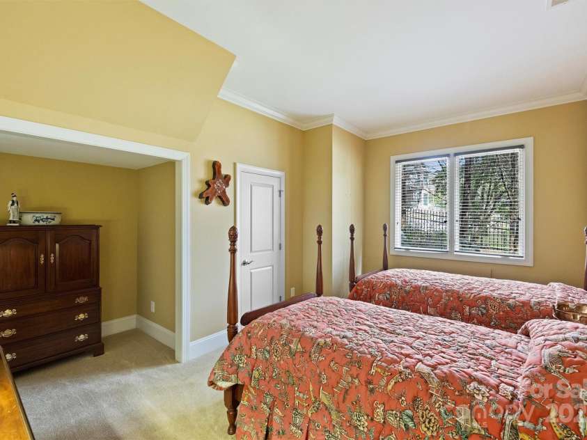 8720 Island Point Road, Charlotte, NC 28278.  MLS# CAR4235188, YatesRealty ID 6069. 