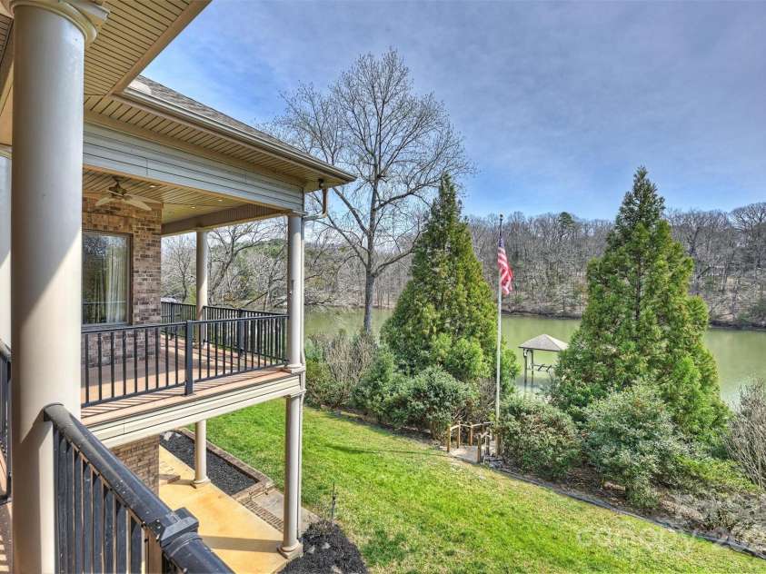 8720 Island Point Road, Charlotte, NC 28278.  MLS# CAR4235188, YatesRealty ID 6069. 