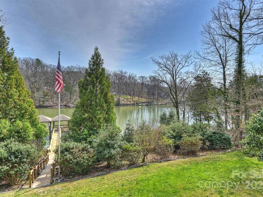 8720 Island Point Road, Charlotte, NC 28278.  MLS# CAR4235188, YatesRealty ID 6069. 