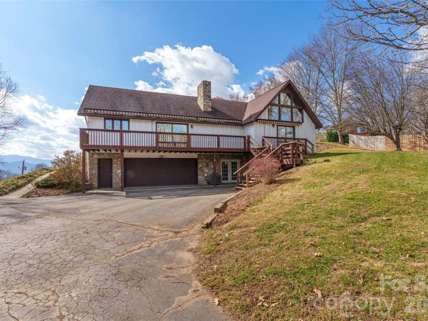 112 Hy Vu Drive, Canton, NC 28716.  MLS# CAR4324518, YatesRealty ID 6071. 