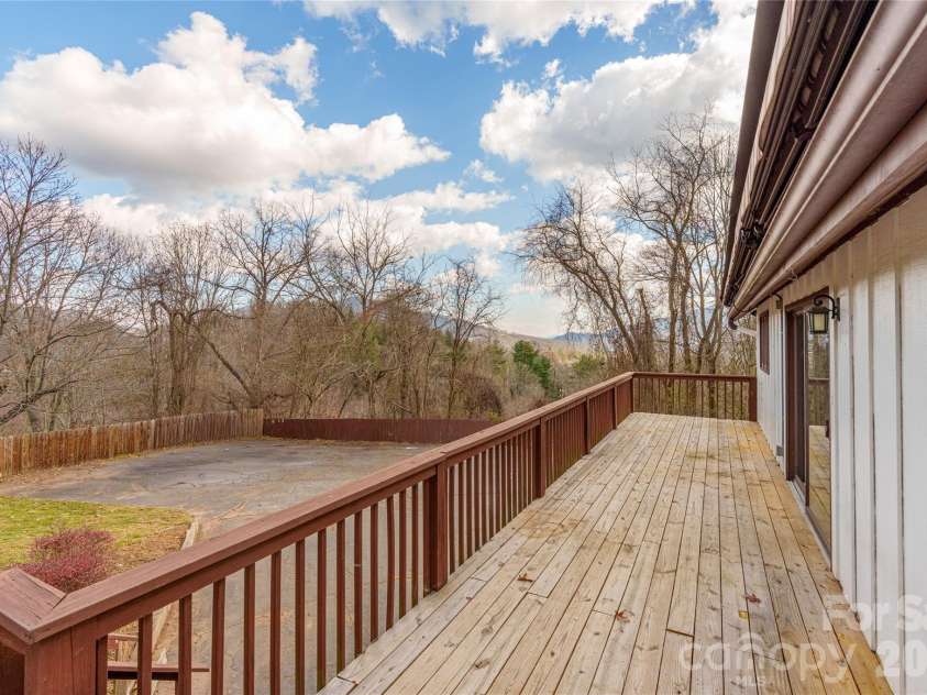 112 Hy Vu Drive, Canton, NC 28716.  MLS# CAR4324518, YatesRealty ID 6071. Back Deck