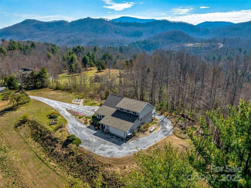 150 Hobby Horse Lane, Hendersonville, NC 28792.  MLS# CAR4241391, YatesRealty ID 6072. Circular Drive with plenty of parking
