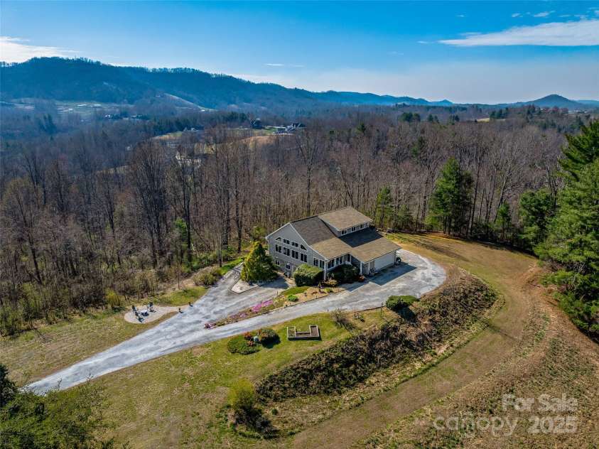 150 Hobby Horse Lane, Hendersonville, NC 28792.  MLS# CAR4241391, YatesRealty ID 6072. End of the road privacy