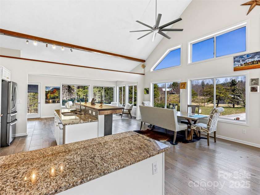 150 Hobby Horse Lane, Hendersonville, NC 28792.  MLS# CAR4241391, YatesRealty ID 6072. Granite counters