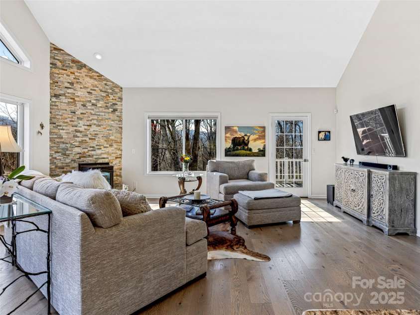 150 Hobby Horse Lane, Hendersonville, NC 28792.  MLS# CAR4241391, YatesRealty ID 6072. Great Room 21'2 x 16 with Vaulted Ceiling